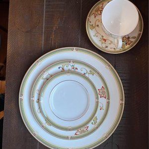 Oberon, by Wedgwood 5-piece set